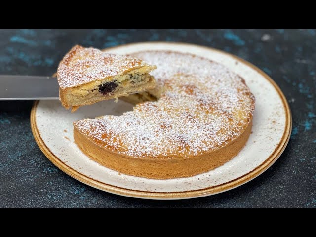 Бисквитный пирог с вишней или тарт с заварным кремом и амареной