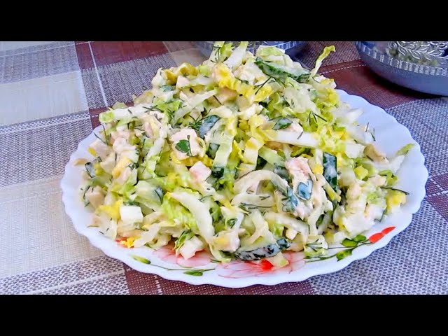 Сытный салат с капустой, курицей и огурцами